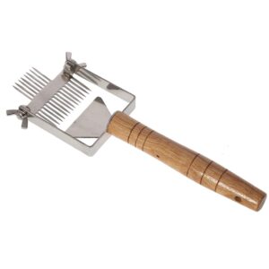 Racloir APIMAX® pour gratter la cire des bords des cadres de ruche afin de garantir que le miel s'écoule librement lors de l'extraction.